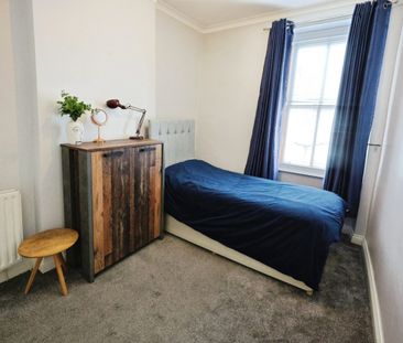 2 bedroom Flat To Let - Photo 5