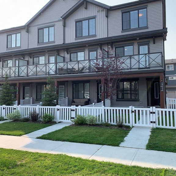 2 Bedroom + Den 2.5 Bathroom Townhouse in Uplands - SF251 - Photo 1