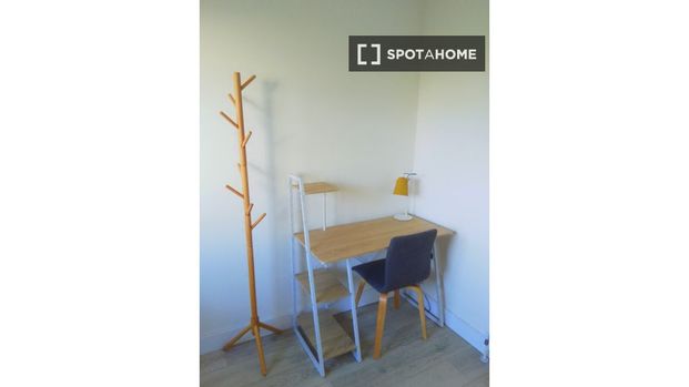 Room in shared flat for rent in Blackrock, Dublin - Photo 1