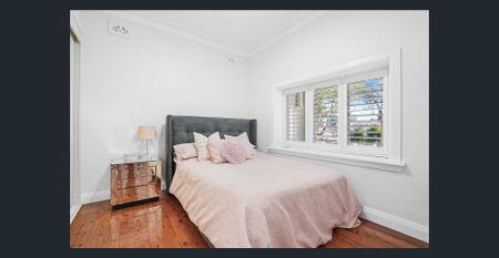 Charming Double Fronted Bungalow - Photo 5