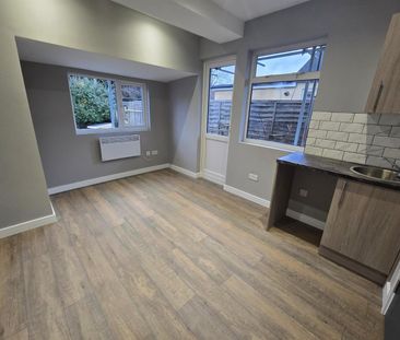 Woodstock Way, Mitcham CR4, London - Photo 3