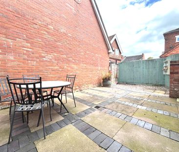 Two bedroom property - Photo 3