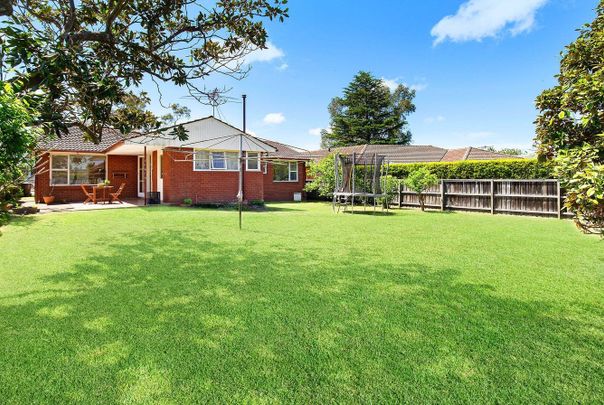 17 Tralee Avenue, Killarney Heights NSW 2087 - House For Rent | Domain - Photo 1