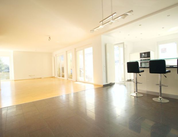 MIETE: Großzügiges, modernes Einfamilienhaus mit Pool, - Foto 1