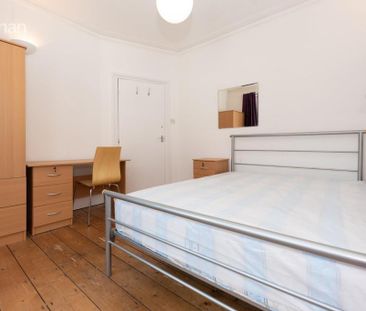 6 bedroom terraced house to rent - Photo 4