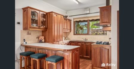 Spacious 4-Bedroom Family Home in a Peaceful, Leafy Setting - Photo 5