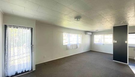 Tidy & Secured family home - Photo 2