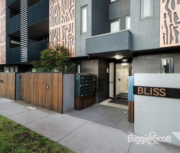 Modern Home with a Private Rooftop Deck - Partially Furnished - Photo 5