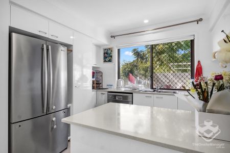 BEAUTIFULLY DESIGNED 3-BEDROOM UNIT - Photo 4