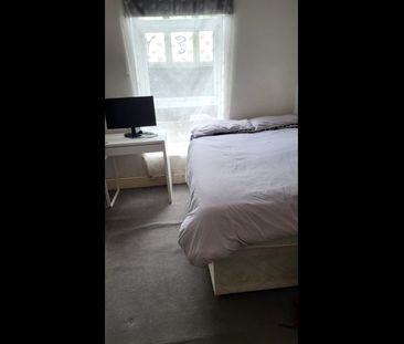 Studio Flat, Commercial Road, E14 - Photo 3