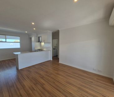 FABULOUS REAR 2 BEDROOOM 2 BATHROOM APARTMENT - Photo 1