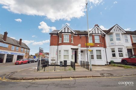 Pinner Road, Northwood, HA6 - Photo 4