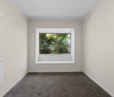 Stunning Newly Renovated 1-Bedroom Apartment in the Heart of Mt Albert - Photo 2