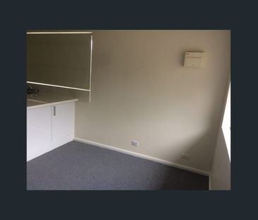 Modern 2 Bedroom Unit in the Heart of Collingwood - Photo 4