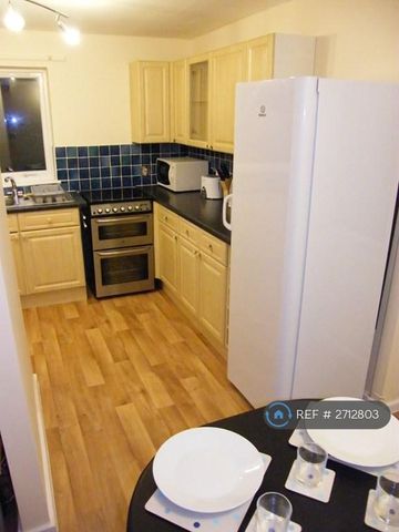 1 bedroom in a house share to rent - Photo 5