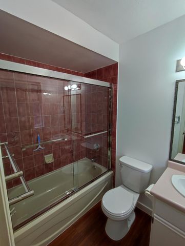 Two Story, 5-Bedroom, 3-bathroom Home in Guildford - Photo 3