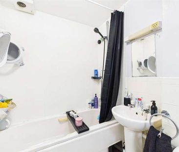 Missenden Gardens, Burnham, Slough, Buckinghamshire, SL1 - Photo 4