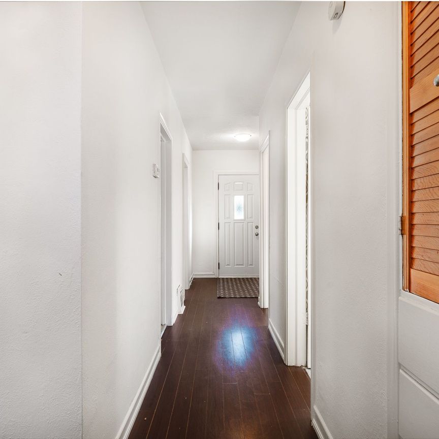 For Lease - 56 Ash Crescent, Toronto, Ontario - Photo 1