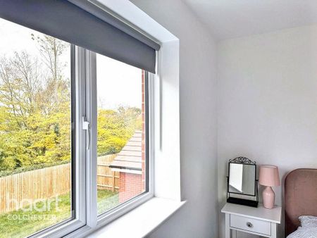 4 bedroom detached house to rent - Photo 4