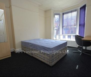 8 Bedroom Student Properties in Hyde Park Leeds - Photo 3