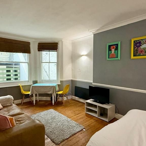 Studio to rent - Photo 1