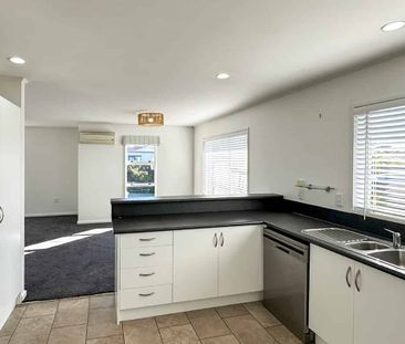 Natural Lighting, Three Bedroom Home On Beautiful Grounds! - Photo 3