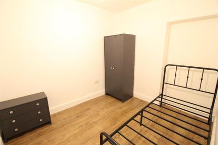 3 bedroom apartment to rent - Photo 2