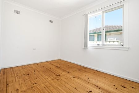 Charming 3-Bedroom Home in a quiet street! - Photo 3