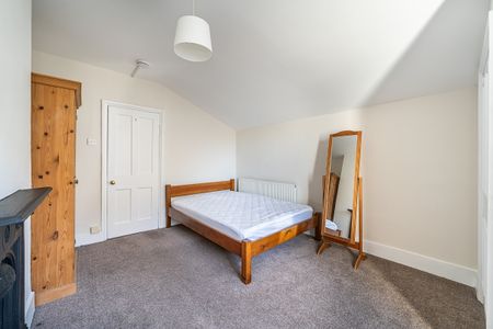 3 bedroom flat to rent - Photo 2