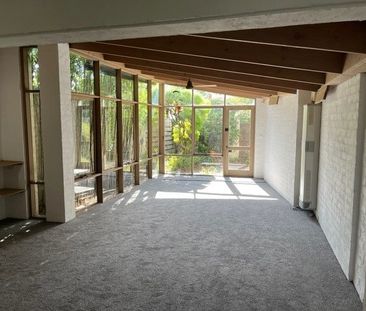 Charming and spacious - Photo 4