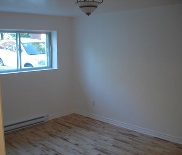 Montréal semi sous-sol 3 1/2 - Photo 1