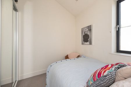 2 Bed Flat, Old York Road, SW18 - Photo 3