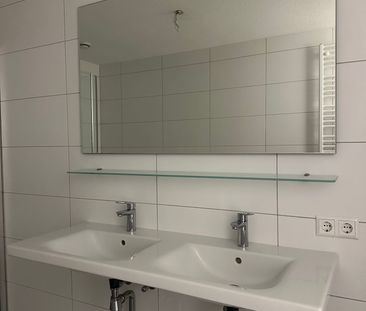 Appartement te huur: Koningin Sophiestraat 182 2595 TM Den Haag - Photo 6