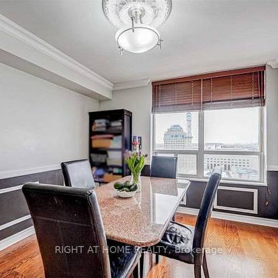 Burnhamthorpe/Duke Of York Spacious 2Bdrm Corner Unit Bright 2Balconi - Photo 1