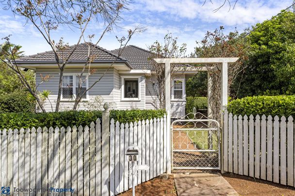 Classic Charm, Spacious Shed & South Toowoomba Convenience - Photo 1