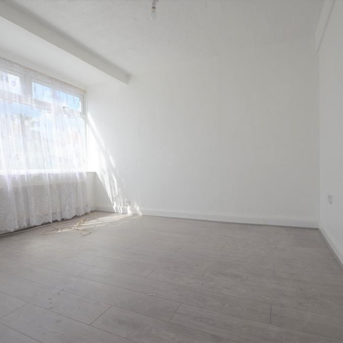 4 bedroom terraced house to rent - Photo 1