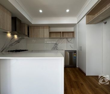 CONTEMPORARY TOWNHOUSE LIVING - Photo 4