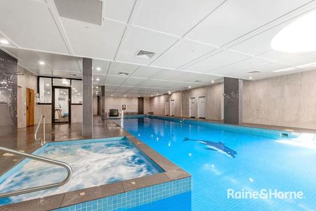 Luxurious fully furnished 3 Bedroom apartment in a vibrant location - Photo 2