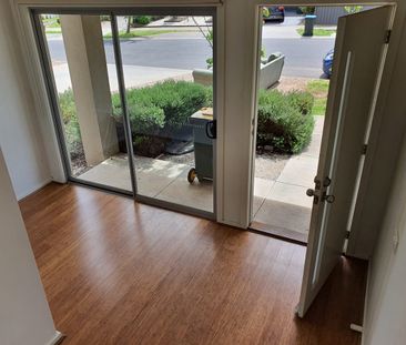 3 Storeys 2 Bedrooms Plus Study Townhouse for Rent and Available Now!: - Photo 1