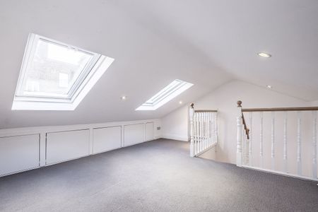3 bedroom mews to rent - Photo 5