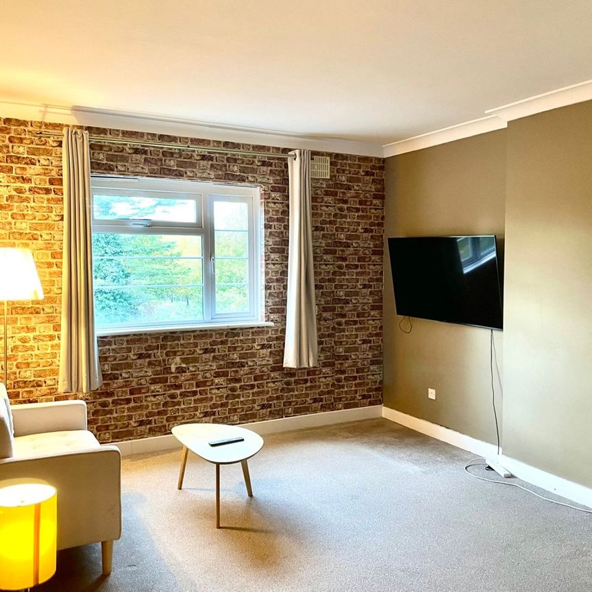 1 Bed Flat, Merton Mansions, SW20 - Photo 1