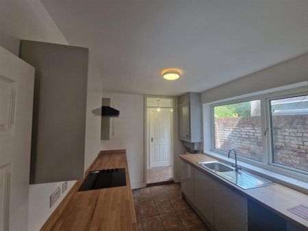 3 bedroom terraced house to rent - Photo 4