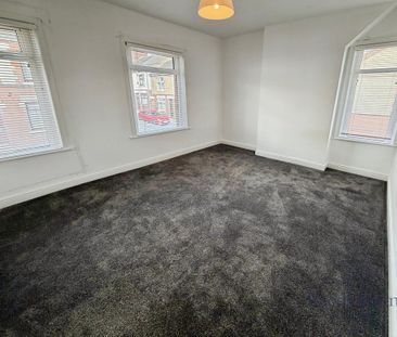 3 bedroom end of terrace house to rent - Photo 3