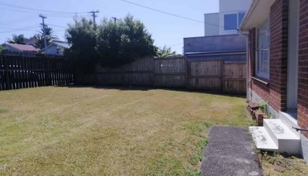 Family Home in Westmere - Photo 2