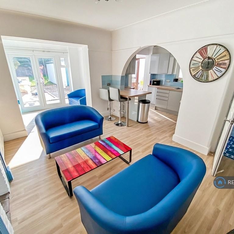 1 bedroom in a house share to rent - Photo 1