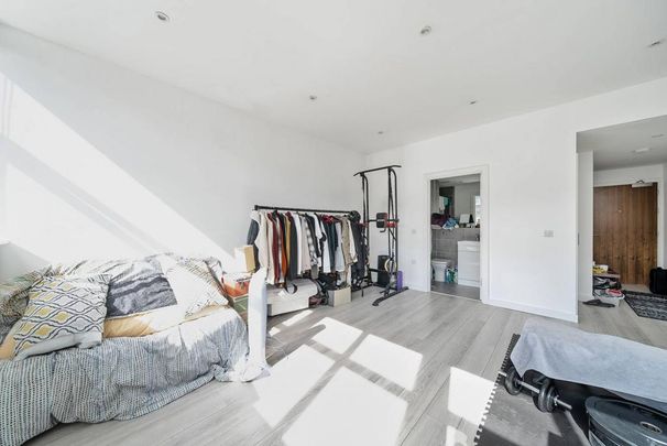 Studio to rent - Photo 1