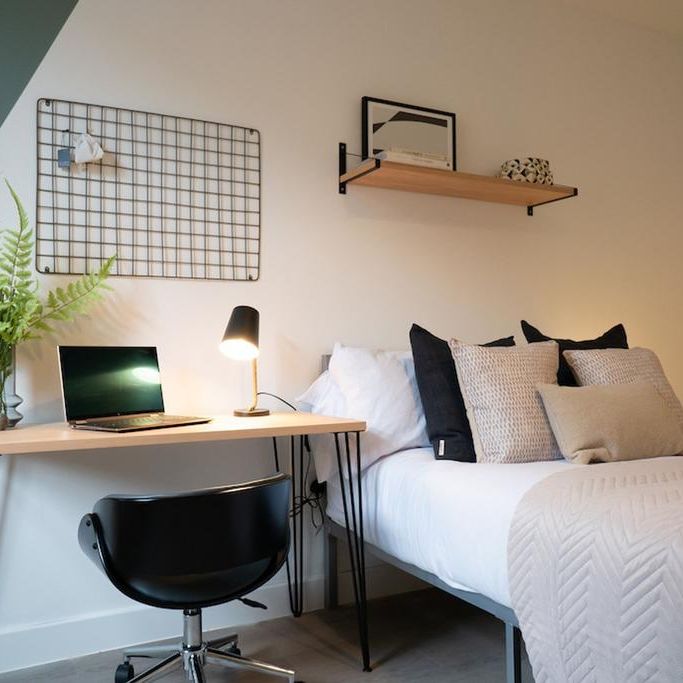 6 bedroom house to rent - Photo 1