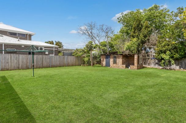 Unique Family Home In Ideal Location - Photo 1