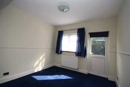 5 bedroom semi-detached house to rent - Photo 4
