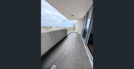 Fully Furnished Spacious 3 Bedder At Hurstville Central Location - Photo 3